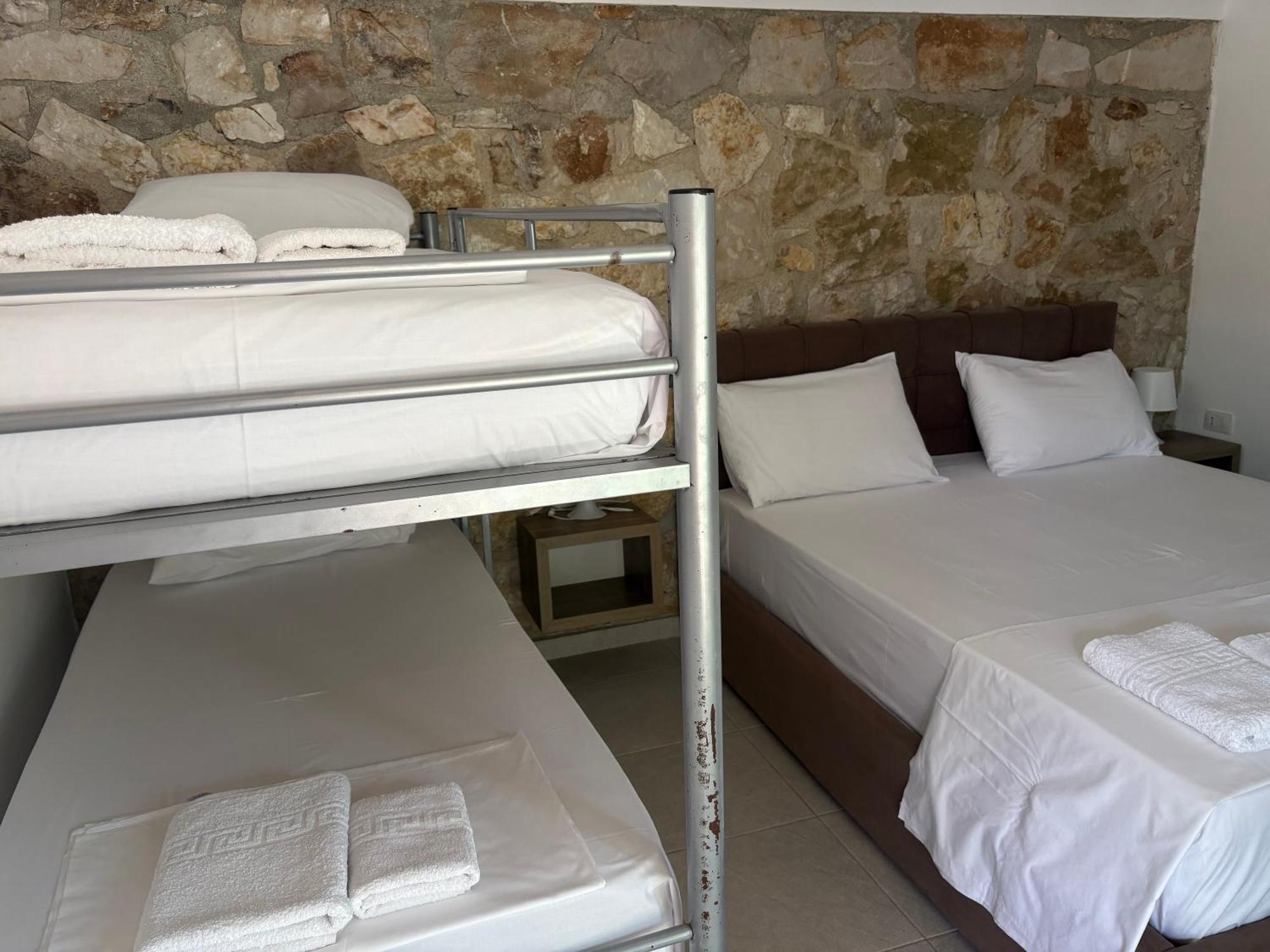 Mezzanine Bay Casa de hóspedes Himare